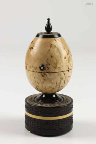 Reg Hawthorne (UK) masur birch, africam blackwood and brass egg box 16x7cm. Signed