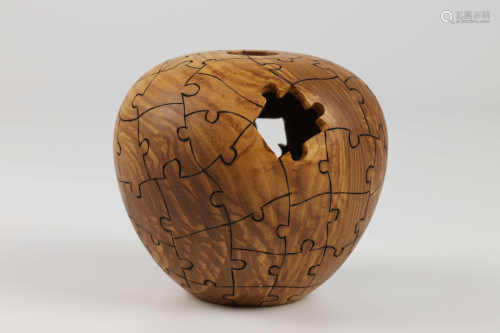 Art Liestman & Larry Stevenson (Canada) ash hollow form 10x10cm. Signed