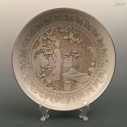 Chinese Engraved 'Beauty' Plate, Wang Bingrong Mark