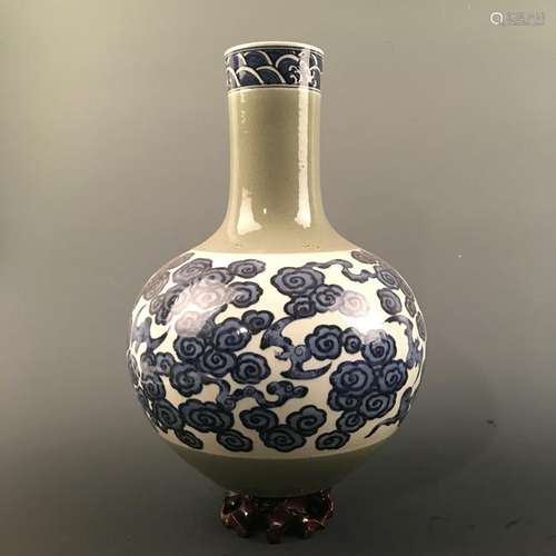 Chinese Blue-White Longquan Kiln 'Dragon' Globular Vase