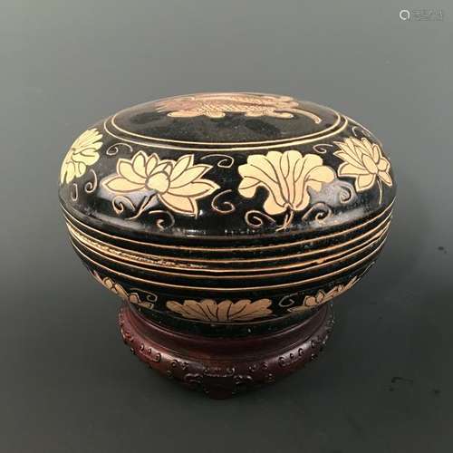 Chinese Cizhou Kiln 'Fish & Lotus' Round Box and a