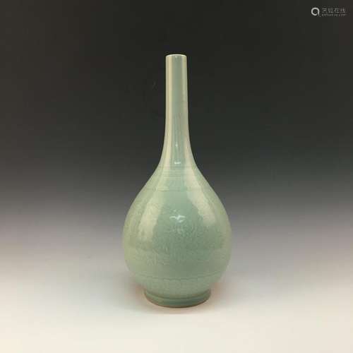 Chinese Longquan Kiln Vase