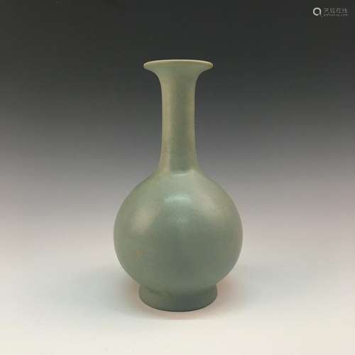 Chinese Longquan Kiln Vase