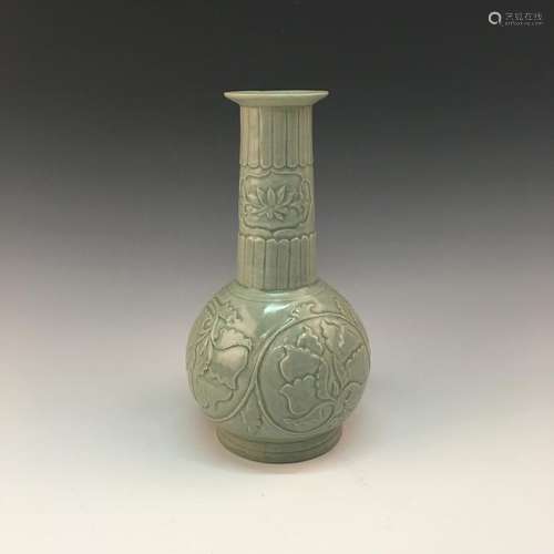 Chinese Longquan Kiln Vase