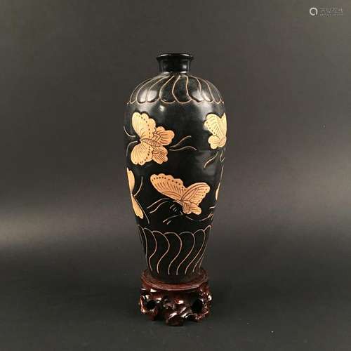 Chinese Jizhou Kiln Porcelain 'Butterfly' Meiping Vase