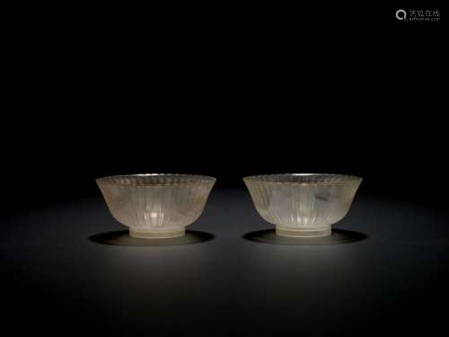 A PAIR OF MUGHAL STYLE AGATE BOWLS, QING