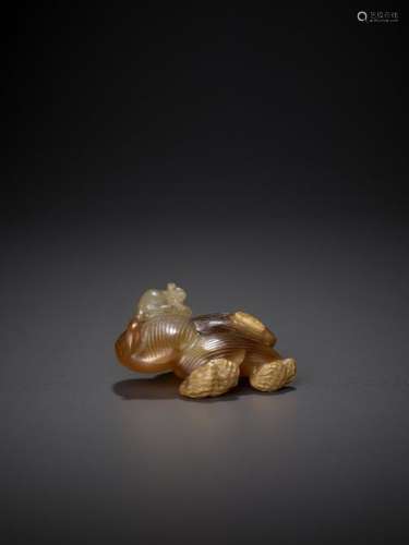 A CHALCEDONY PEANUTS AND JUJUBE CARVING, QING