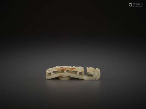 A CELADON AND RUSSET JADE BELT HOOK, QING