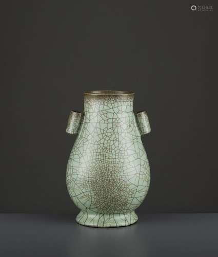 A GE TYPE BRONZE FORM VASE, HU