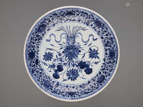 A MING STYLE ‘LOTUS BOUQUET’ DISH, 18TH CENTURY