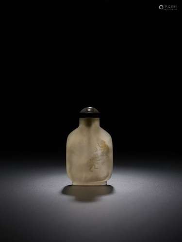 A SILHOUETTE AGATE ‘MONKEYS’ SNUFF BOTTLE