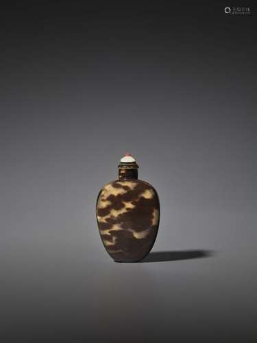 A RARE TORTOISESHELL SNUFF BOTTLE