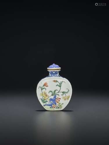 A FAMILLE ROSE PORCELAIN SNUFF BOTTLE