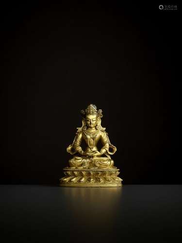 A GILT BRONZE AMITAYUS, 18TH CENTURY