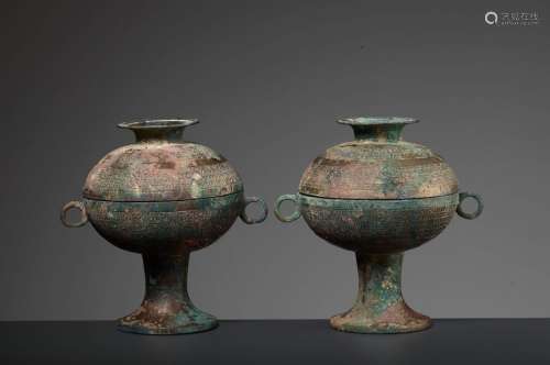 A PAIR OF ARCHAIC BRONZE RITUAL VESSELS AND COVERS…