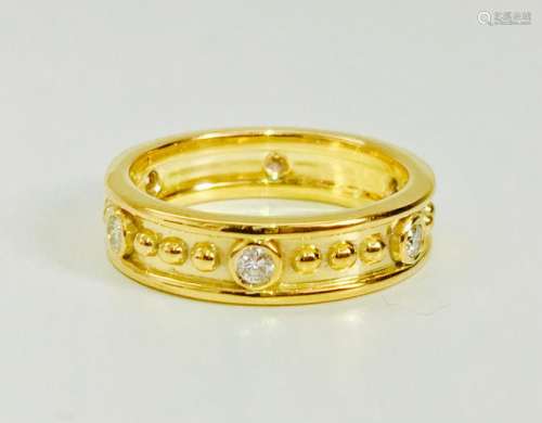18K gold, 0.48 CT diamond band. VS clarity and G color.