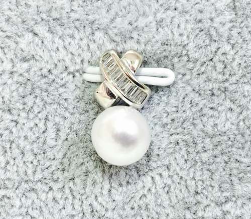 18K Gold, Fresh water pearl and diamond pendant
