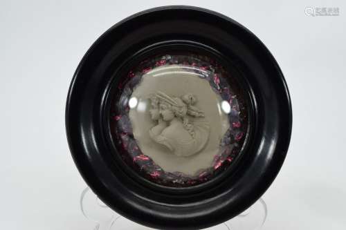 VINTAGE ROUND FRAMED DOUBLE CAMEO IN RELIEF