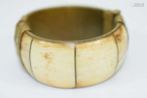 VINTAGE GOLD TONE BONE BANGLE CUFF BRACELET