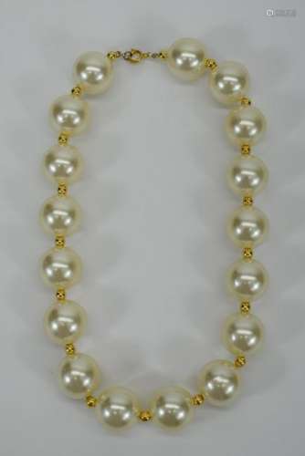 COSTUME FASHION LARGE GOLD & PEARL NECKLACE