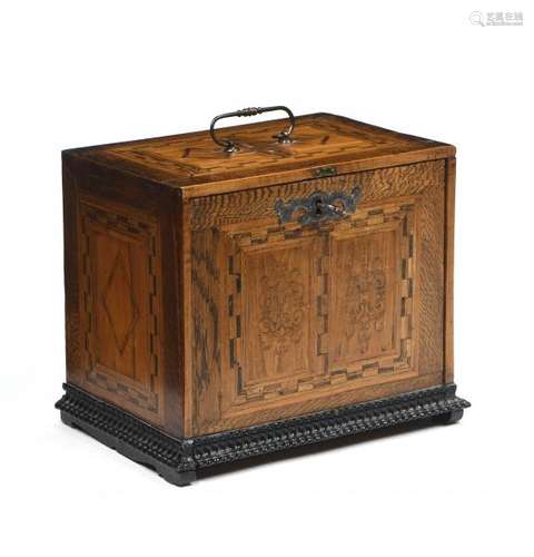 Cabinet de voyage à bâti en sapin et bois de placage, à décor sur quatre faces de [...]