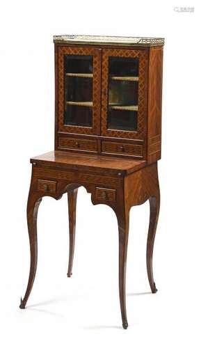 Petit bureau bonheur du jour en placage et marqueterie de bois exotiques à décor de [...]