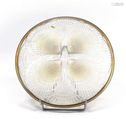 René LALIQUE (1860-1945).- Assiette modèle 