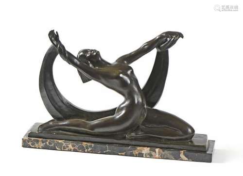 G. NININ (XXe).- La Danseuse.- Sculpture en bronze patiné présentée sur une [...]