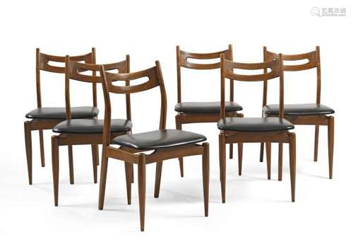 Mobilier de salle à manger en bois exotique comprenant une enfilade ouvrant par [...]