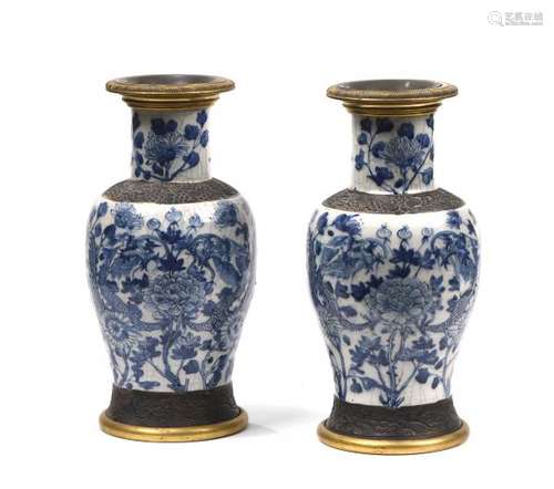 CHINE, NANKIN, première moitié XXe.- Paire de vases balustre en porcelaine bleu [...]