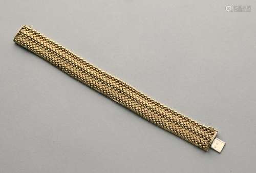 Large bracelet souple à mailles épi en or jaune 18K.- Poids : 51,9 g.- L. 19 [...]