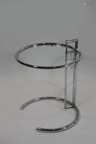 Adjustable E 1027- Design-Beistelltisch, Designklassiker von Eileen Gray (1878 in Irland - 1976 in