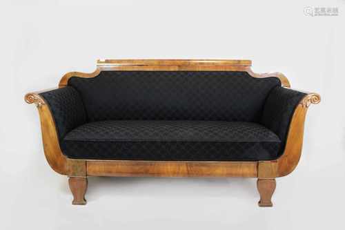 Englisches Sofa, 19. Jh. Mahagoni, mit schwarzem Karobezug, im guten Zustand, B.: 180 cm, H.: 90