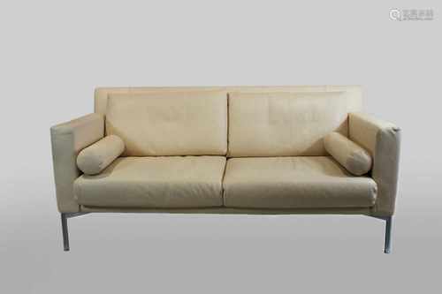 Designersofa u. zwei Sessel, Maße: Maße: Sessel je 73 x 67 x 82 cm, Sofa, 180 x 80 x83 cm.