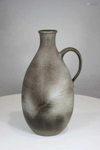 Keramikvase mit Handhabe, Deutschland 20. Jh., am Boden gemarkt 1014/60, Handarbeit, H.: 60 cm.