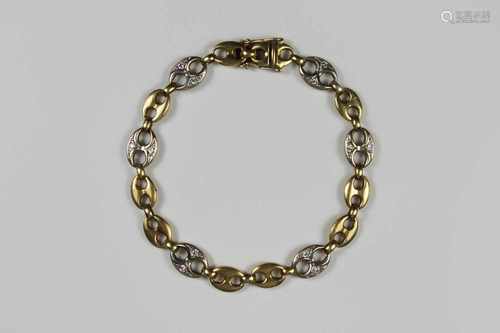 Armband, um 1990, Gelb und Weißgold 750, L ca.18 cm, Ges.-Gew ca. 19,3 g., besetzt mit 12 Brillanten