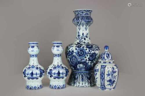 Konvolut, Delfter Fayencen, 4 Teile, blau-weiß, Bodenvase, Royal Delft Blue, Kronenmarke unter