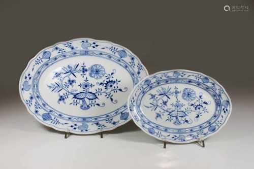 2 Beilagenschalen, staatl. Meissen, blaue Schwertermarke unter Glasur, 3. Wahl, Form: Neuer