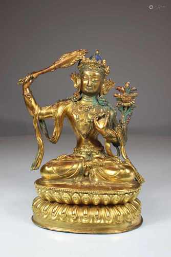 Bronzefigur, China / Tibet 19. Jh., feuervegoldet, Manjushri mit Schwert, H.: 22 cm, altersbedingter