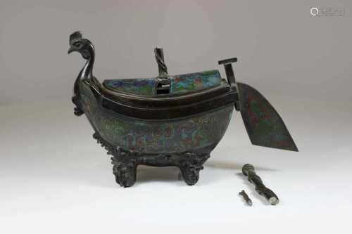 Räuchergefäß in Schiffform, China 19. Jh., Bronze mit Cloisonne, Mast abgebrochen, aber vorhanden,