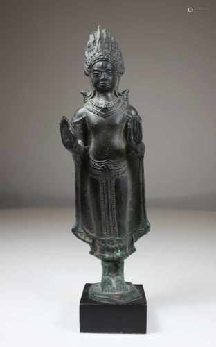 Buddha, Tibet 19. Jh., Bronze, Abhaya-Mudra: Die Angst vertreibend, H. o. Sockel.: 25 cm.