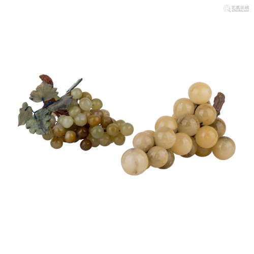 2 dekorative weisse Weintrauben Rispen aus Glas.L: 21 cm und 30 cm.2 glass bunches white grapes.