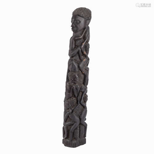Ahnenbaum Schnitzerei aus Holz. ELFENBEINKÜSTE/AFRIKA.H: 56 cm. Altersspuren, besch..Wood carving.