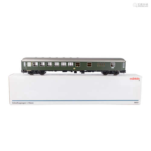 MÄRKLIN Schnellzugwagen mit Gepäckabteil 58051, Spur 1.Grünfarben, 4-achsig, mit Innenbeleuchtung (