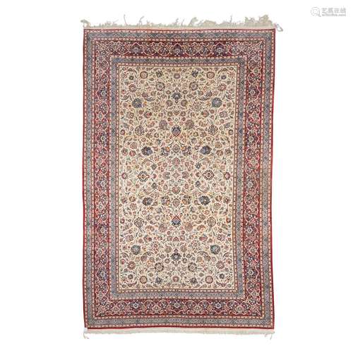 Orientteppich. ISFAHAN/PERSIEN, 20. Jh., 334x221 cm.Ein wohlgeordnetes Schah-Abbas-Allover-Muster