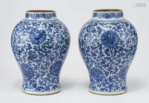 Paire de potiches, Chine, fin XVIIe, début XVIIIe s - Porcelaine émaillée bleu [...]