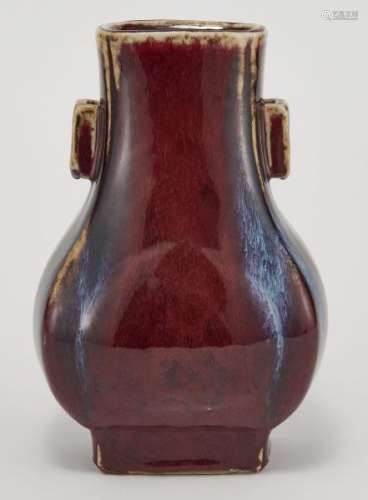 Vase Hu, Chine, début XXe s - Porcelaine émaillée rouge flambé, marque au dos, H [...]