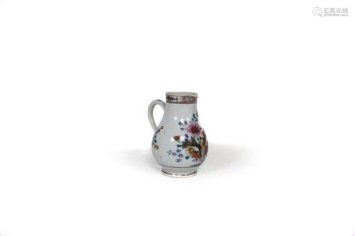 Petit pichet, Chine, Compagnie des Indes, XVIIIe s - Porcelaine émaillée [...]