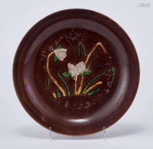 Assiette, Chine, dynastie Qing (1644-1912) - Porcelaine émaillée sancai, à décor [...]