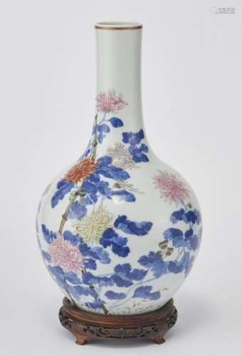 Vase balustre, Chine, dynastie Qing (1644-1912), marque Qianlong apocryphe, XIXe s  - [...]